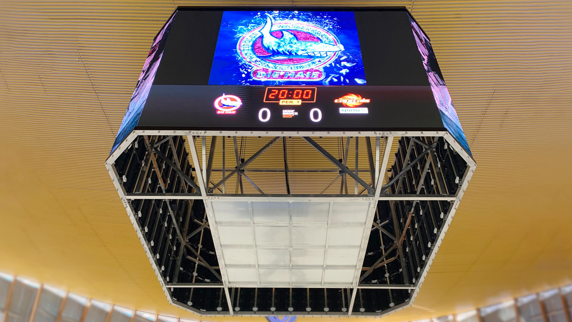LED kubas virš ledo aikštelės Insbruke